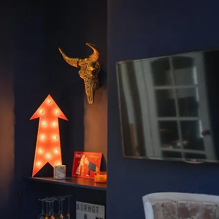 With Airhgt At 3 Bedroom House Near The Stray Casa de Férias