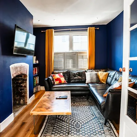 With Airhgt At 3 Bedroom House Near The Stray Harrogate