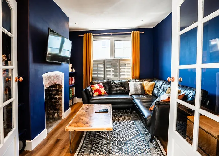 With Airhgt At 3 Bedroom House Near The Stray Harrogate