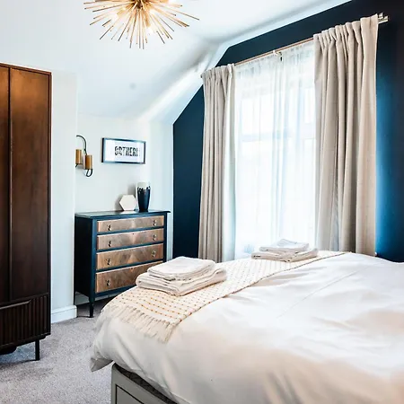 With Airhgt At 3 Bedroom House Near The Stray Nyaraló