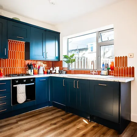 With Airhgt At 3 Bedroom House Near The Stray Nyaraló Harrogate