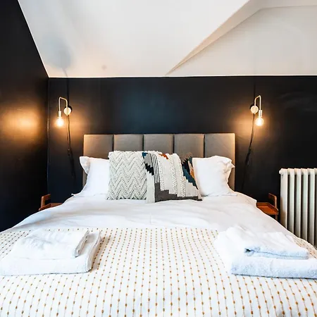 Nyaraló With Airhgt At 3 Bedroom House Near The Stray